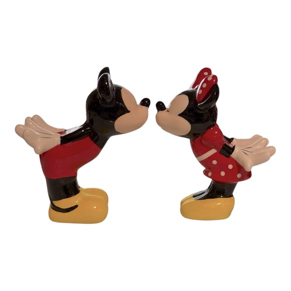 Disney Mickey and Minnie Salt & Pepper Shakers Minnie and Minnie Kiss Shakers - Picture 1 of 16